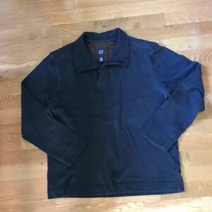 GAP Men’s heavyweight pull over‎ with front buttons.